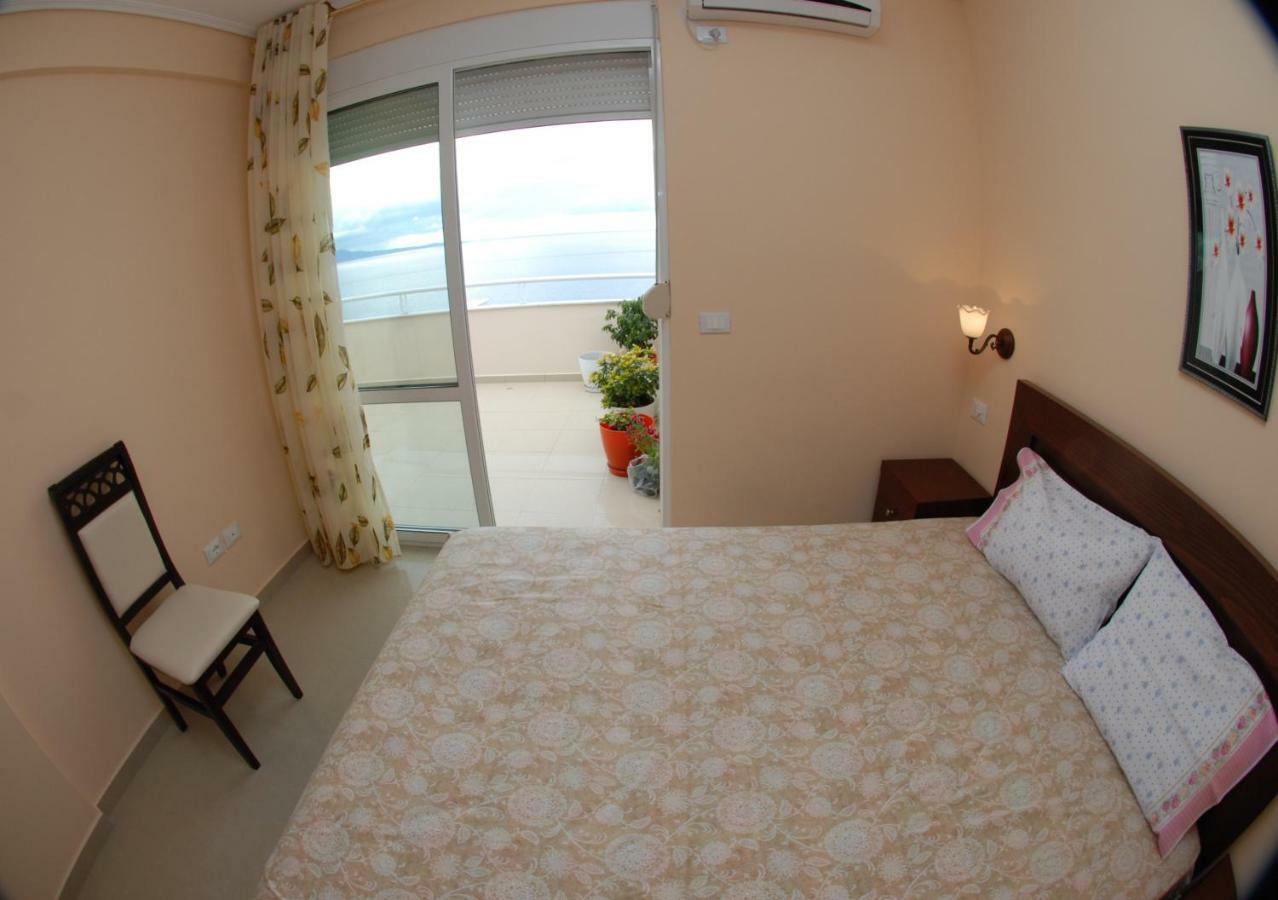 Erti'S Apartments ซารานเดอ ภายนอก รูปภาพ