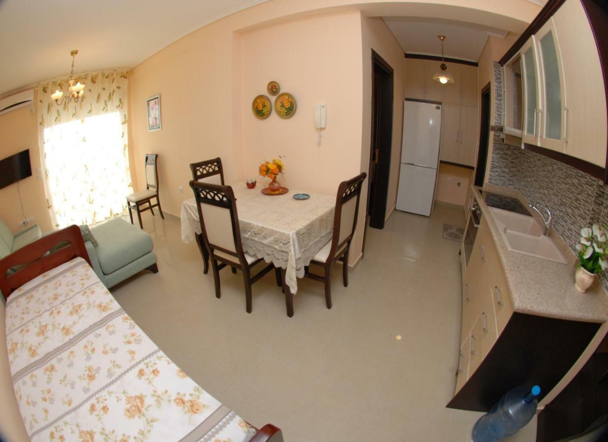 Erti'S Apartments ซารานเดอ ภายนอก รูปภาพ